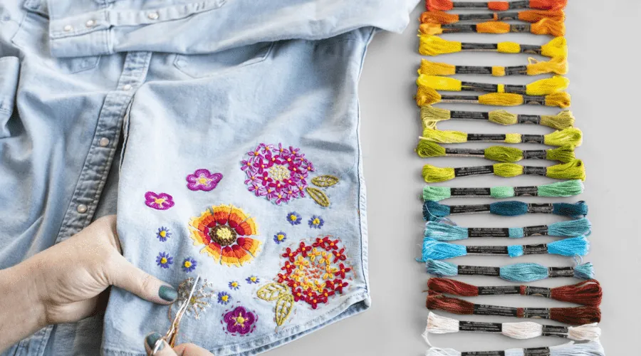 Suitable colors and thread types for embroidering jeans pockets.