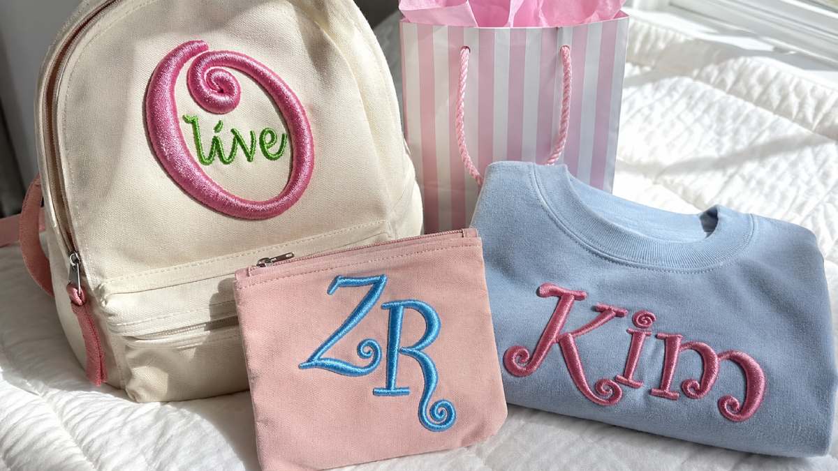 Use it for kids’ bags, party items, cute apparel, birthday gifts, playful monograms, and casual names.