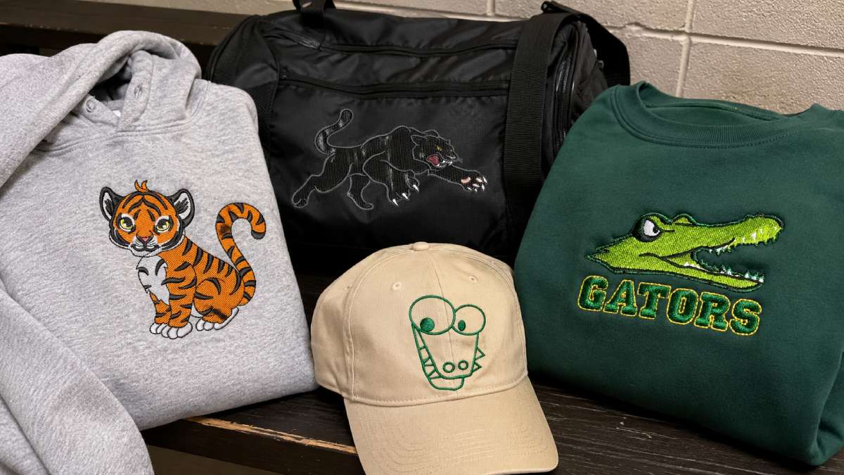 Tigers, panthers, hawks, alligators and similar animals are easy to recognize on sweatshirts, jackets, sports bags and supporter shirts.