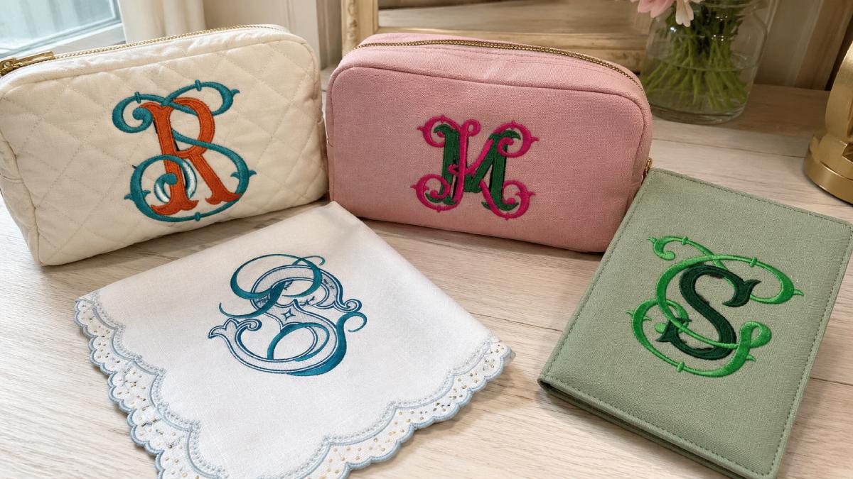 This style works well for robes, handbags, towels, travel bags, pillow covers, and bridal party gifts. It gives the product a more complete look, especially when the customer wants three initials instead of one.