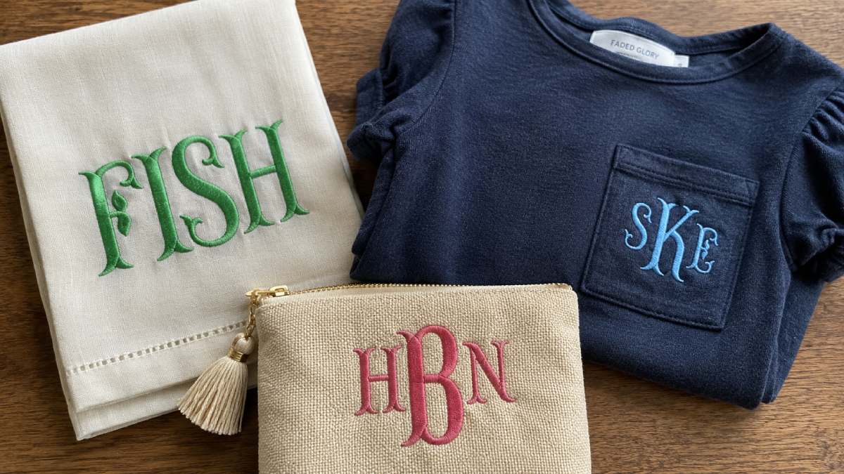 Use it for shirt initials, small bags, napkins, cuffs, children’s pieces, and compact monogram placements. It is also a good option when a full applique letter would be too much.