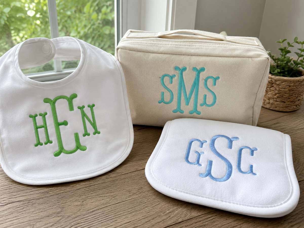 This font has center, left, and right letters, which makes it useful for balanced monogram layouts. It comes in 2", 3", and 3.5" sizes. 