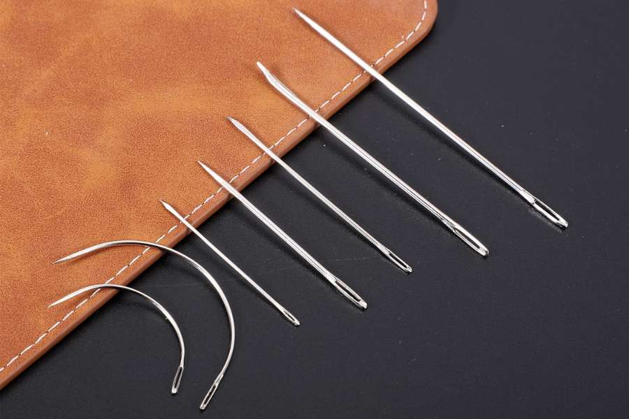Sizes and types of needles used in embroidery on leather.
