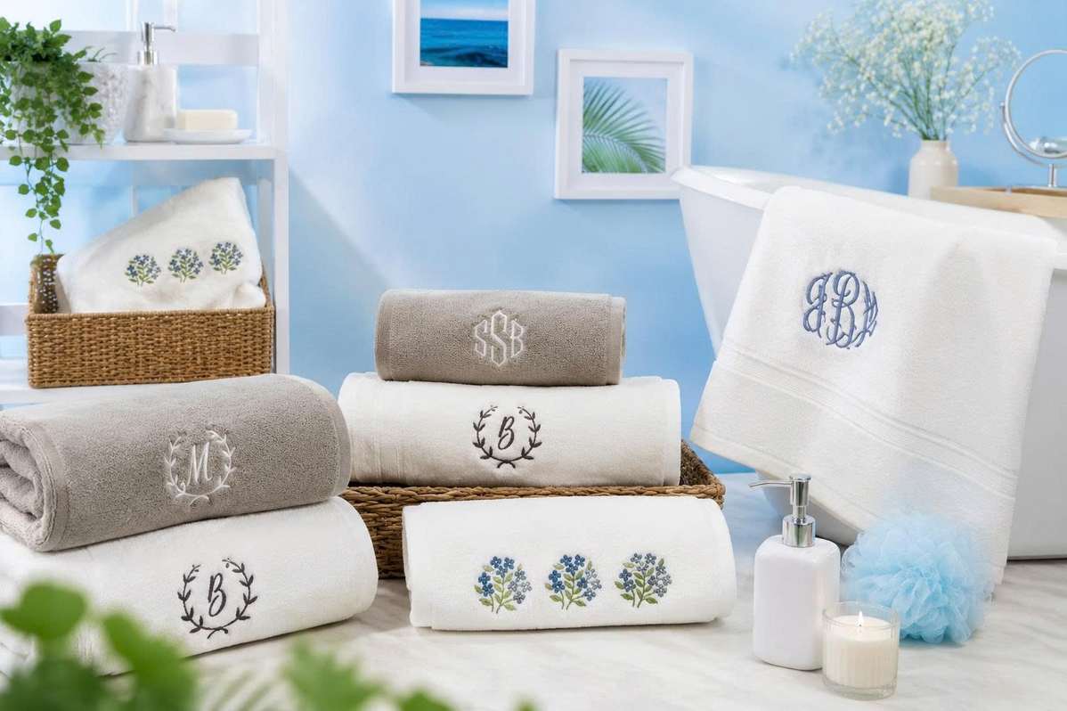 Dormitory bath towels for students